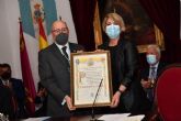 La Econmica reconoce los estrechos vnculos con el Ayuntamiento de Cartagena al hacerle entrega a la alcaldesa de la Presidencia de Honor