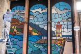 Artistas locales pintan un mural para modificar la estética de la calle Cuatro Santos