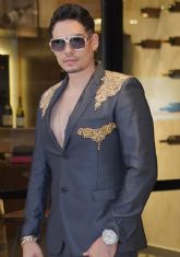 Artista Angelo Perrone culmina el año 2025 cargado de éxito