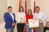 La campeona de España de Taekwondo, Paula Vergara, compartió sus triunfos con la alcaldesa