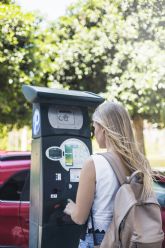 Aparcar gratis en Madrid tiene los días contados: el estacionamiento regulado se extenderá a la noche, fines de semana y festivos