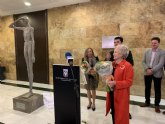 La familia del escultor y pintor Jos Julin Buhgues dona una escultura del artista sanjaviereño al Ayuntamiento