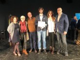 Autoridades municipales acompañan a los dos totaneros galardonados en los Premios Extraordinarios de Educación Secundaria Obligatoria y Bachillerato correspondientes al curso académico 2017/18