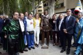 La escultura de un sardinero se erige desde hoy en el paseo Alfonso X El Sabio