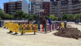 El concejal Guillén visita las obras de siete nuevas zonas de sombra en espacios infantiles del municipio