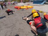 Alumnos de la UCAM realizan un simulacro de rescate acuático con perros