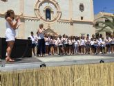 El coro Voces Blancas y alumnos de Aidemar interpretan una cancin en lenguaje de signos para romper barreras