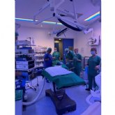 El hospital Santa Luc�a permite que los padres acompa�en a sus hijos en el quir�fano pedi�trico como impulso a una cirug�a m�s humana