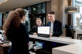 Philips Monitors presenta su primer monitor de doble cara