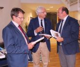 El presidente presenta en Lorca el libro 'Dejarse la piel para cambiar la piel', de Juan Prez Gil