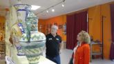 La directora general de Comercio visita el taller artesano del alfarero Juan Lario en Lorca