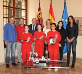 El presidente de la Comunidad recibe a las alumnas del Colegio Antonio de Nebrija de Murcia que ganaron la World Robot Olympiad