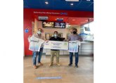 Entrega cheque donacin Dominos Pizza de San Javier a la asociacin Rafa Puede