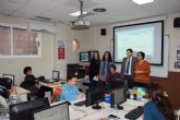 Un taller financiado por la Comunidad enseña a personas con discapacidad a buscar empleo por internet