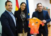La consejera Valle Migulez, nombrada madrina del equipo ciclista profesional femenino Soltec Team Costa Clida