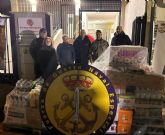 La Fuerza de Guerra Naval Especial entrega un cargamento de alimentos no perecederos a Critas de Bullas
