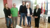 Noelia Arroyo se rene con los miembros de la directiva de la Cofrada del Amparo de Murcia