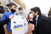 López Miras recibe a dos niños ucranianos escolarizados en Los Nietos y anuncia que ya son 165 en total en la Región