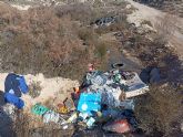 Denuncian vertidos de basuras y enseres en el Barranco del Chorrillo