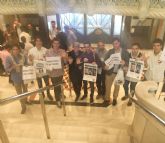 FEREMUR exige la dimisin de Tovar, Urralburu y Miguel Snchez por el cierre de la Biblioteca Regional