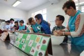 Un grupo de niños autista han participado en un taller de la Escuela de Hostelera para elaborar un postre del cocinero ngel Len que tiene cuatro estrellas Micheln