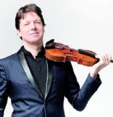 Joshua Bell interpretar con su Stradivarius piezas de Beethoven y Brahms en el Auditorio regional