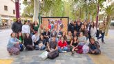 La Escuela de Arte de Murcia expone obras de sus alumnos en el Paseo Alfonso X con motivo del Día Internacional del Arte