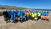 Águilas una fuerzas por el medio ambiente en su cuarto año de limpieza de la costa