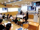 Los alumnos del Centro de Cualificación Turística se forman para ofrecer un servicio más inclusivo a personas con discapacidad visual y auditiva en establecimientos hosteleros
