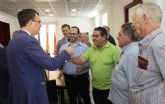 José Ballesta entrega a los Auroros de Rincón de Seca las llaves de dos locales de ensayo en el nuevo Centro de Actividades