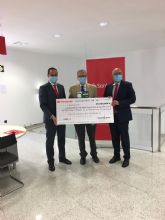 Banco Santander entrega 10.000 euros en ayudas a dos ONG de Murcia para paliar los efectos de la covid-19
