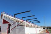 Última fase de los trabajos para cubrir el graderío del Campo de Fútbol Municipal de Puerto Lumbreras