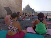 Un total de 30 personas celebran el solsticio de verano con un Saludo al Sol en el Palacio Ibn Mardans, gracias al Taller de Yoga y Meditacin