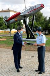 Se inaugura en Tablada (Sevilla) el Monumento del HA-200 Saeta, primer avin reactor de fabricacin nacional