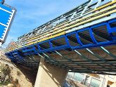 El Ayuntamiento ejecuta obras de mantenimiento en la pasarela y en el puente que cruzan la Rambla de Nogalte