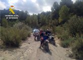 La Guardia Civil localiza a un grupo de motoristas que circulaba monte a travs en Totana