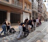 La juventud de UCAM Cartagena llena de vitalidad la residencia de las Hermanitas de los Pobres