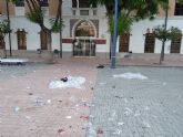 El PSOE denuncia que la explanada del Cuartel de Artillera, tras el concierto que protagoniz Loquillo, sigue llena de basura esta mañana