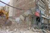 Urbanismo da por controlada la caída de cascotes provocada por la demolición de un edificio en la Alameda de San Antón