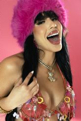 !De modelo a cantante! Roxy V est� lista para romper paradigmas con 