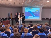 Estudiantes de Secundaria asisten a una charla sobre delincuencia de menores y redes de captaci�n y trata de seres humanos
