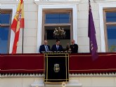 El balc�n del Ayuntamiento luce por primera vez una colgadura con el escudo de la Junta de Hermandades Pasionarias de Cieza