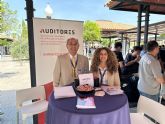 Los auditores acercan a los estudiantes de la UCAM las salidas profesionales del sector en la feria de empleo de la universidad