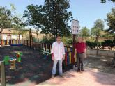 La plaza de la Marina de Perin cuenta ya con una renovada area de juegos infantiles