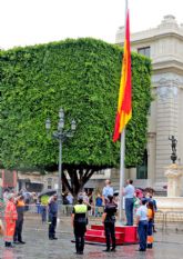Este izado fue el preludio de la Retreta Militar que se celebr en esa misma plaza