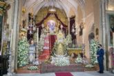 La Virgen de los Dolores preside el acto de Veneración en el Presbiterio de la Parroquia de Alcalá del Río