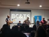 Borja Casado & The Singles llenan de m�sica y solidaridad Javal� Viejo en apoyo a AFACMUR