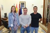 La alcaldesa y el edil de Deportes reciben en el ayuntamiento al campeón Nacional de Clasic Bodybuilding