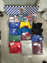 La Policía Local de Lorca interviene 1.900 prendas falsificadas preparadas para ponerse a la venta en el mercado de Purias