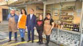 La inauguracin del Mercado de Todos los Santos ya llena de aromas, dulces y tradicin la Plaza de San Pedro de Murcia